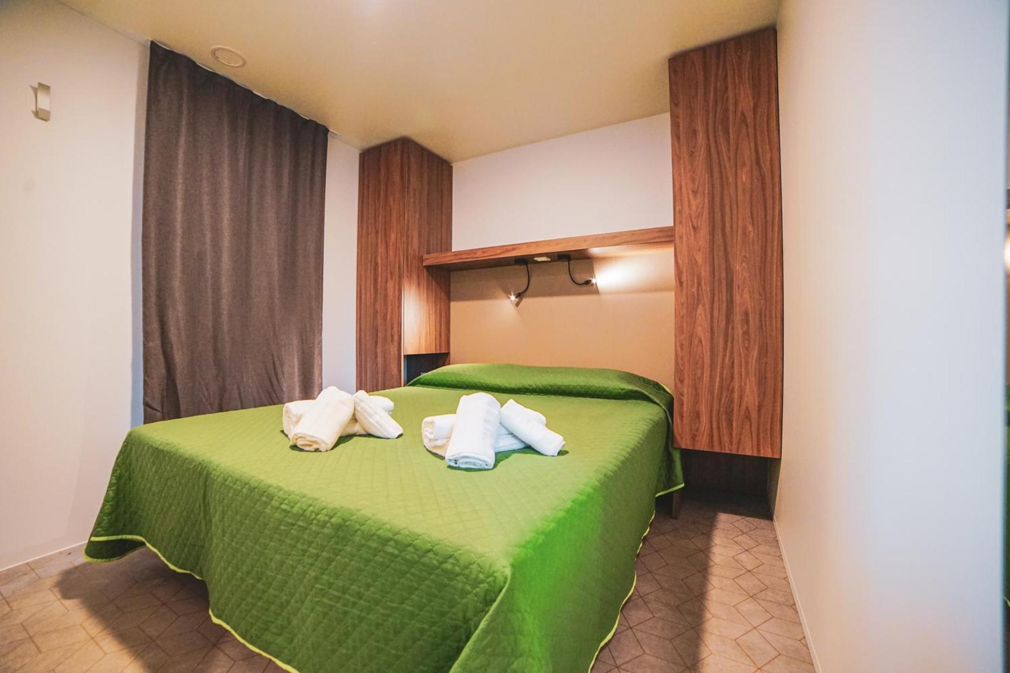 Hotel Park E Mobil Home Sottomarina Exteriör bild